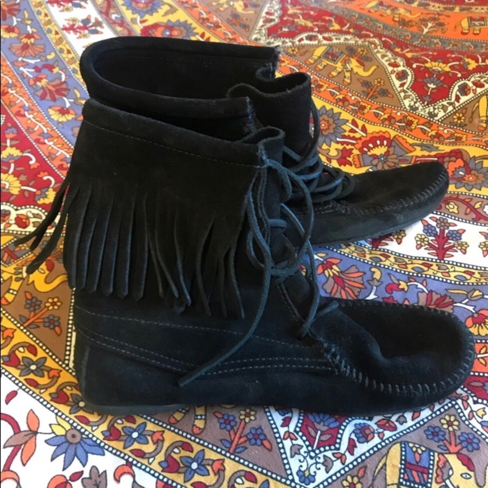 Black Minnetonka fringe moccasin boots